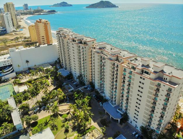 STUNNING 3 BEDROOM CONDO IN PARAISO       